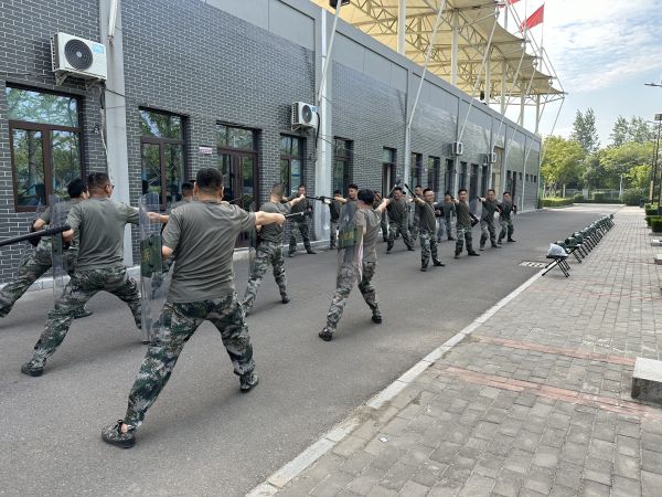 渭化集团民兵集训警棍盾牌会操.jpg