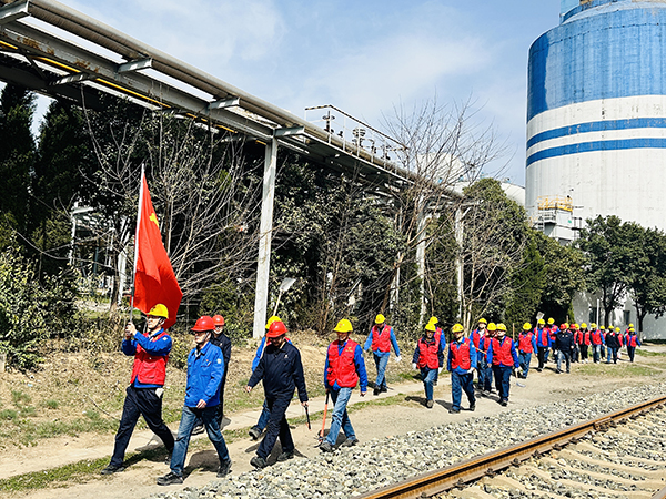 3月20日下午，物料车间党支部开展了“清除杂草保安全 志愿服务显担当”主题活动，   600.jpg